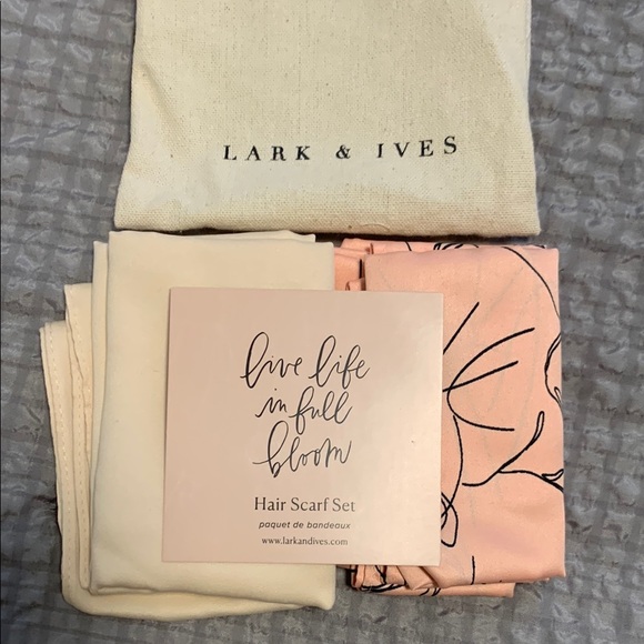 Cream Hair Accessory by - Picture 4 of 4